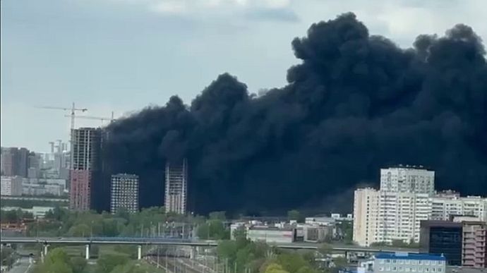 Над Москвой густой дым: горели стройматериалы