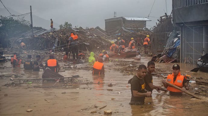 Супертайфун на Филиппинах унес жизни не менее 75 человек