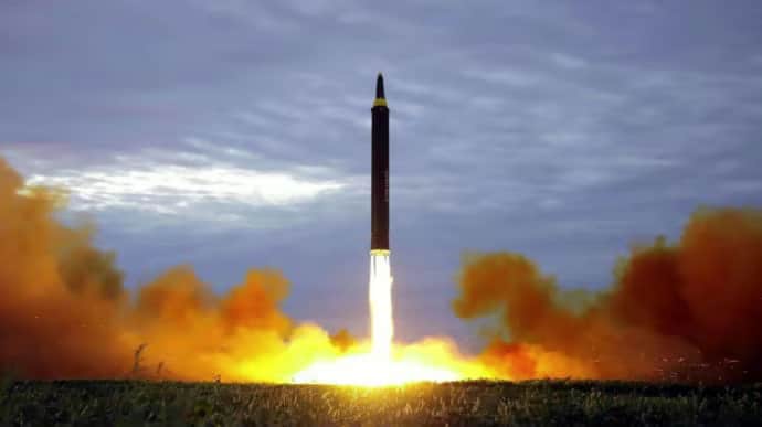 КНДР заявила об успешных испытаниях ракеты со сверхбольшой боеголовкой