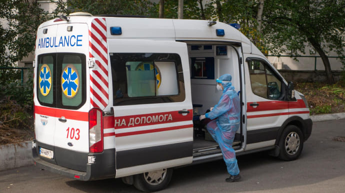 За сутки в Украине обнаружили менее тысячи новых больных COVID-19