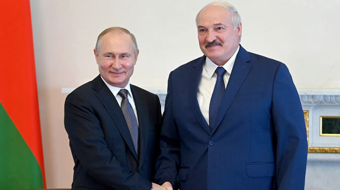 Лукашенко: Мы с Путиным родные братья