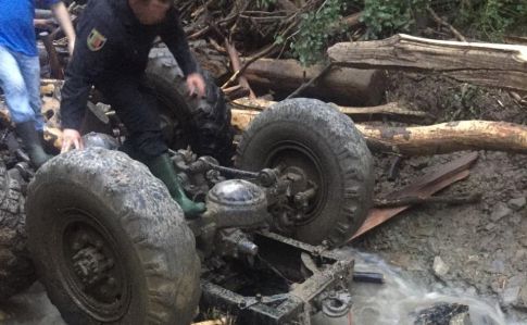 Аварія на Закарпатті: тіло чоловіка знайшли за 2 км від вантажівки