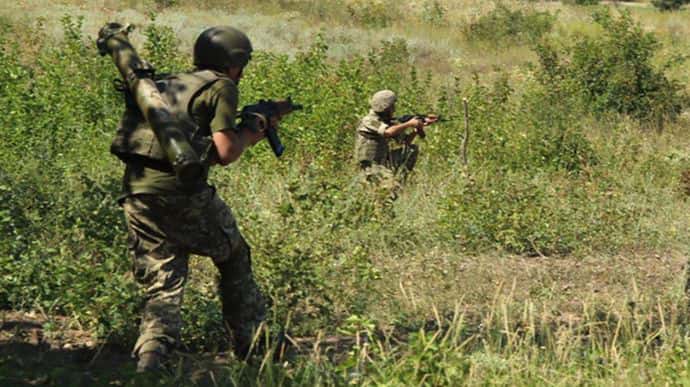 Двух бойцов ОС ранило возле Новозвановки: боевики открыли огонь