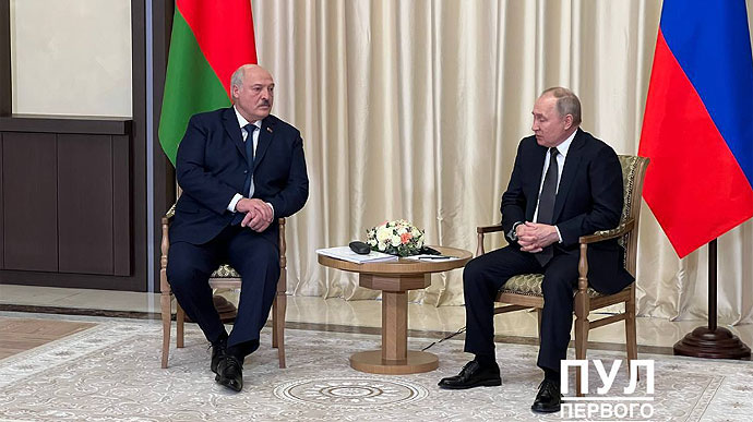 Лукашенко заявив Путіну, що готовий виробляти в Білорусі штурмовики Су-25 