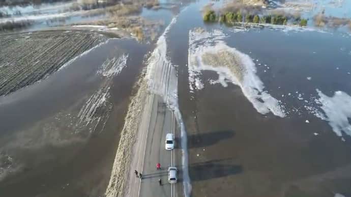 Росію продовжує затоплювати: вода піднялася ще у двох областях 