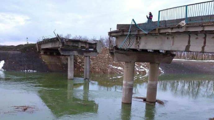 At beginning of full-scale war, Ukrainian defenders blew up two bridges and several dams on border with Crimea