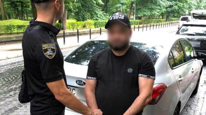 Во Львове полицейские устроили облаву на сутенеров: более 70 обысков