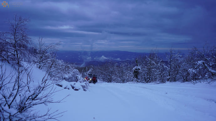 В горах обнаружили тело туриста, который уехал кататься на снегоходе 4 декабря