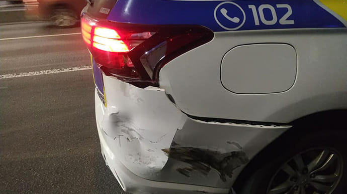 У Києві патрульне авто зіткнулося з мотоциклом, є постраждалий – ЗМІ