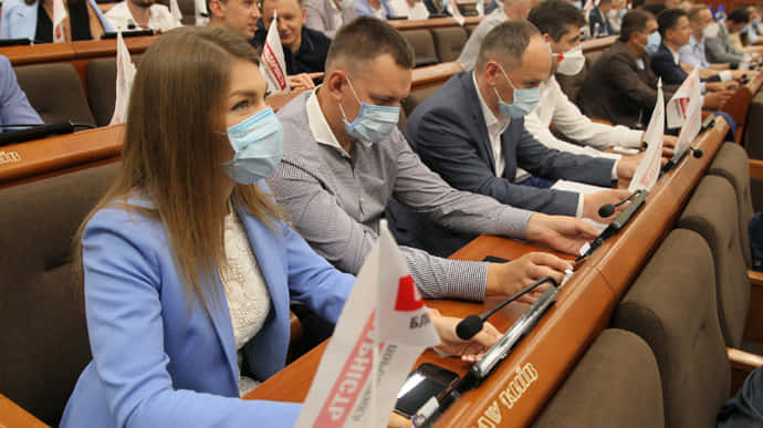 Киевсовет вступился за Порошенко: требует от Зеленского остановить репрессии