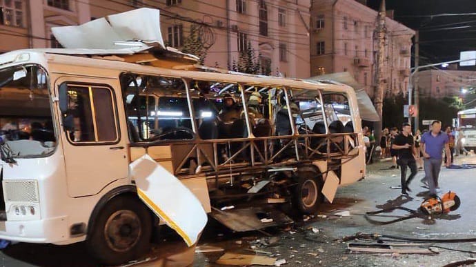 У Росії вибухнув пасажирський автобус, є жертва і потерпілі