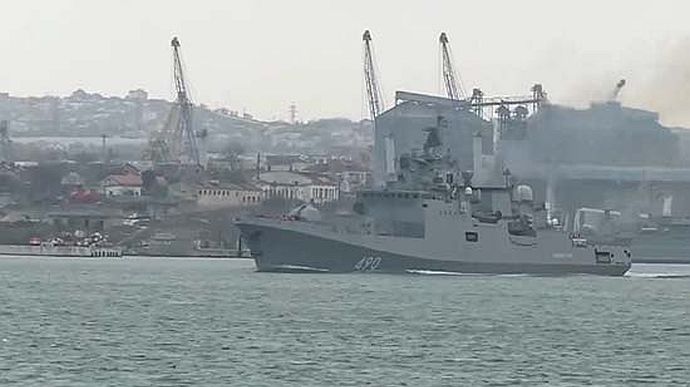 20 Kalibr missiles aboard naval missile carries threaten Ukraine from Black Sea