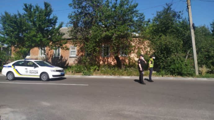 Похититель авто в Полтаве взял в заложники полицейского. Едет в сторону Киева