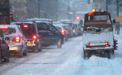 В Киеве водителей призвали убрать машины с обочин до 25 декабря