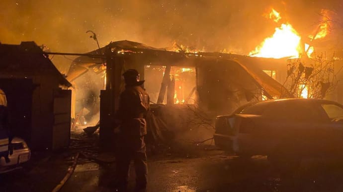 У російському Курську повідомили про атаку безпілотників: по місту виникли пожежі