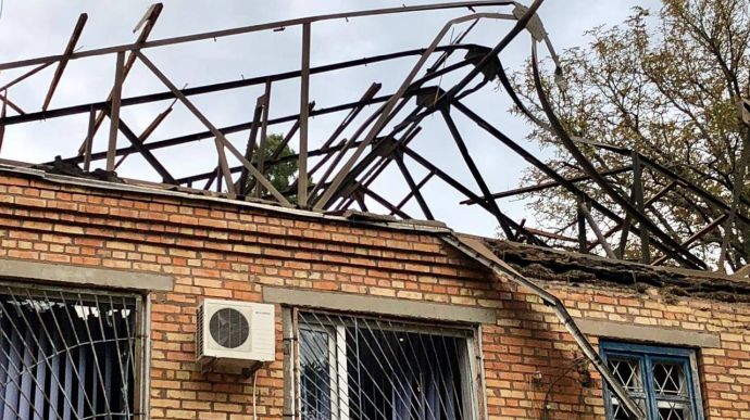 Russians strike Nikopol, hitting the administrative building and houses