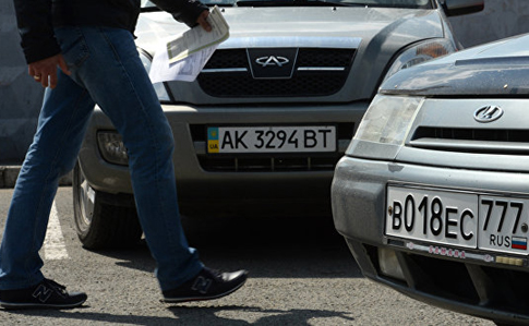 У Криму окупанти штрафуватимуть за авто з українськими номерами 