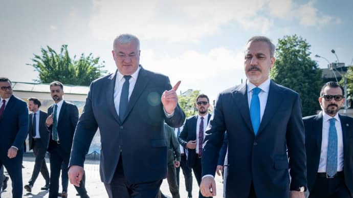 Глава МЗС Туреччини у Києві спрогнозував, що війна наближається до "переломного моменту"