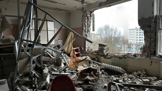 Окупанти вночі гатили по херсонській лікарні: багато руйнувань 