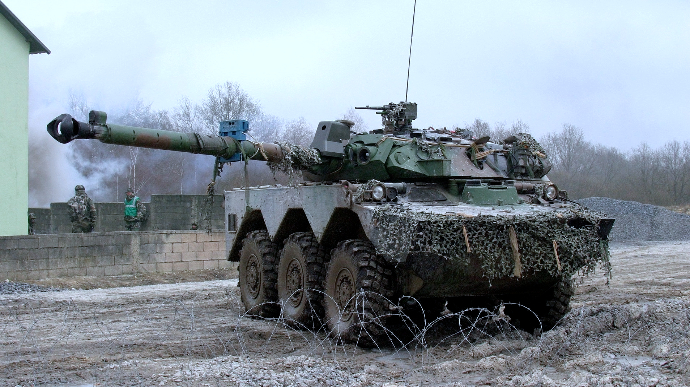 Франція у найближчі тижні передасть Україні десятки бронемашин і легких танків 