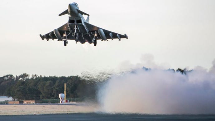 Британские истребители перехватили военные самолеты РФ вблизи Шотландии
