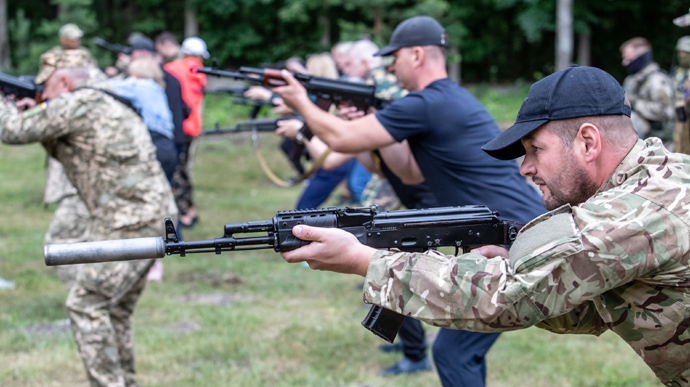 Military training for civilians begins in Kyiv