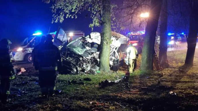 Two Ukrainian women and 6-year-old girl are killed in bus crash in Poland