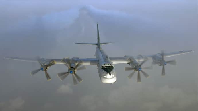 У Росії злетіли бомбардувальники Ту-95 – Повітряні сили