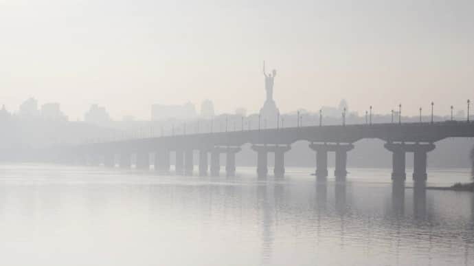 У Києві другий день поспіль попереджають про концентрацію небезпечних речовин у повітрі