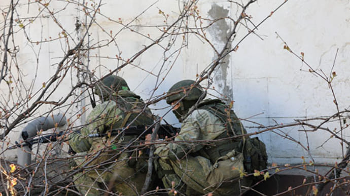 В оккупированном Крыму и Краснодарском крае РФ проведет маневры с участием 1200 десантников