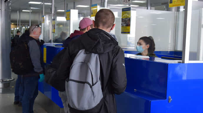 В Україну прибули 5 спецавіарейсів, пасажиропотік зріс, Рава-Руська відкрита