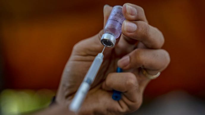 Глава МОЗ Німеччини запропонував 4-ту дозу вакцини для боротьби з Omicron