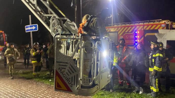 Two women rescued from under rubble after Russian strike on Zaporizhzhia – photos