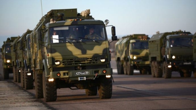 ОБСЕ фиксирует на Донбассе колонны российских грузовиков и военную технику