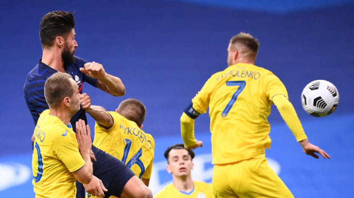 Збірна України у матчі з чемпіонами світу пропустила сім м`ячів