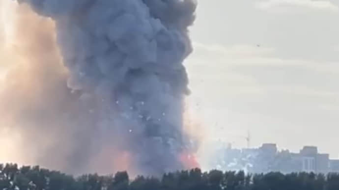 Large pyrotechnics warehouse on fire in Russia