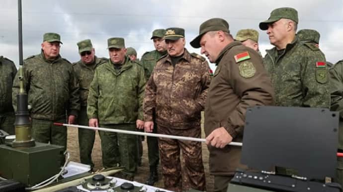 Лукашенко знову погрожує ворогам неприйнятною шкодою