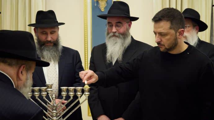 Zelenskyy lights Hanukkah candles together with Ukrainian rabbis
