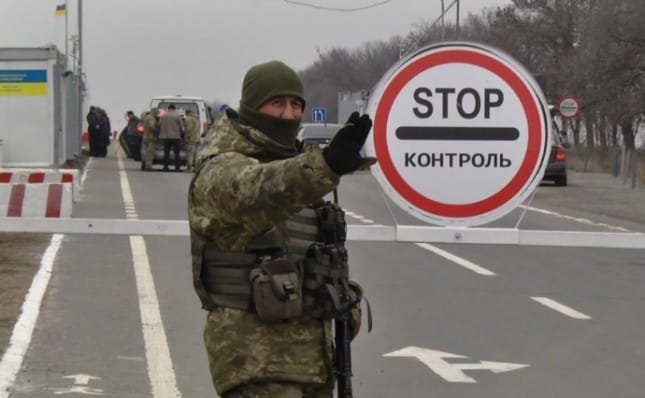 Треть украинцев считают, что надо полностью отгородиться от оккупированных территорий