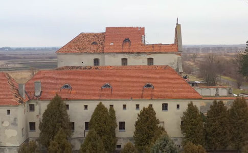 Возле Олесского замка обрушилась крыша национальной достопримечательности - хранилища галереи искусств