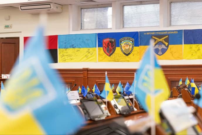 У Київраді розмістили 20 прапорів бойових підрозділів