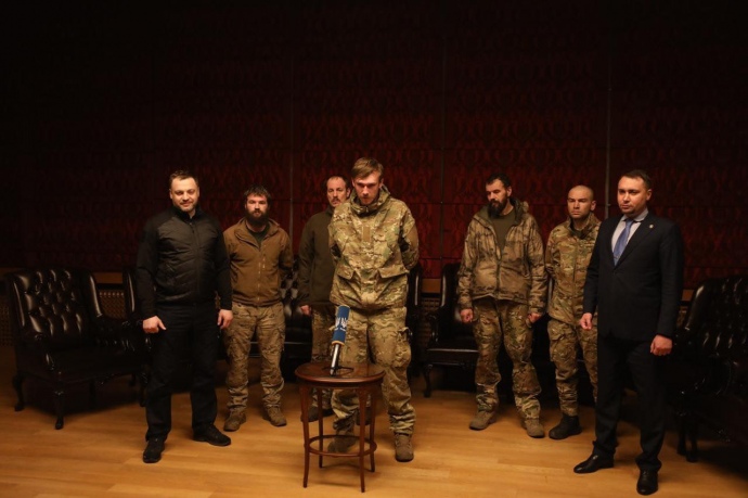 От руски плен са освободени командирите на "Азов" Редис и Калина