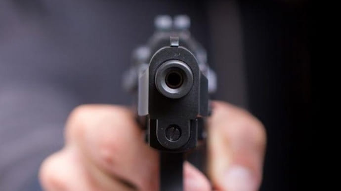 В Харькове мужчина устроил стрельбу в очереди в буфет