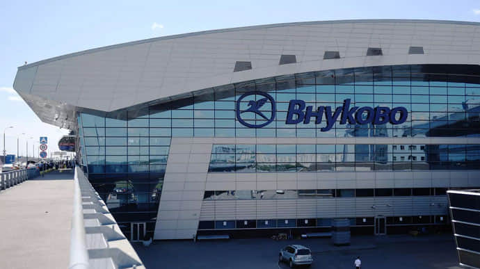 Moscow airports halt operations: likely afraid of drones