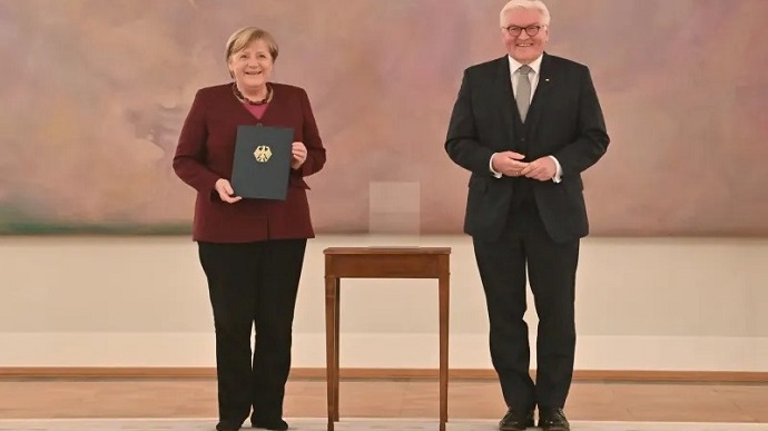 Меркель отримала найвищу державну нагороду ФРН – не всі її однопартійці це підтримали