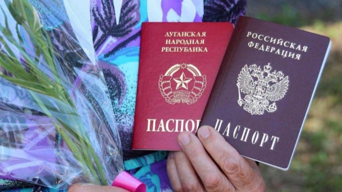 Паспорти РФ для ОРДЛО: Київ відреагував на виправдання Москви