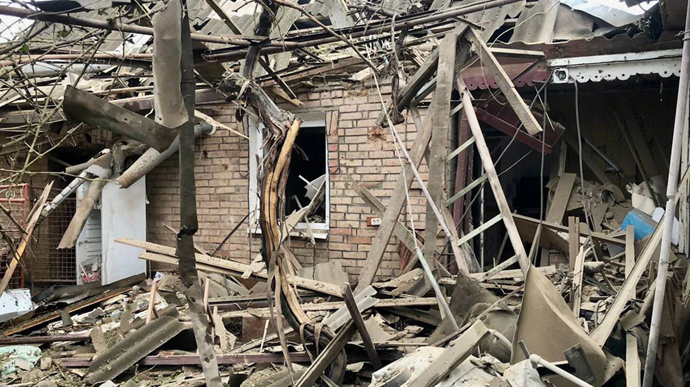 Ворог вдарив Градами по Дніпропетровщині: є поранений, багато руйнувань 