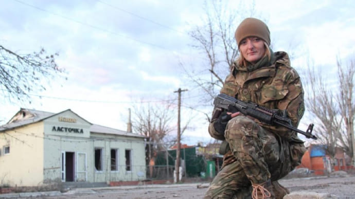 Суд звільнив з-під варти ветеранку Правого сектору, яку підозрюють у конвоюванні українських полонених 