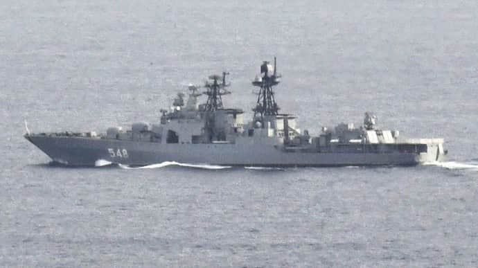 Поблизу Японії пройшли 11 військових кораблів Китаю та Росії