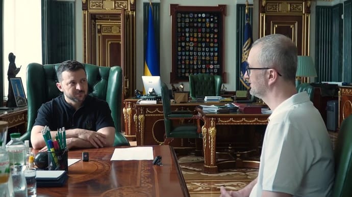 Зеленський зустрівся зі звільненим з полону заступником голови Меджлісу